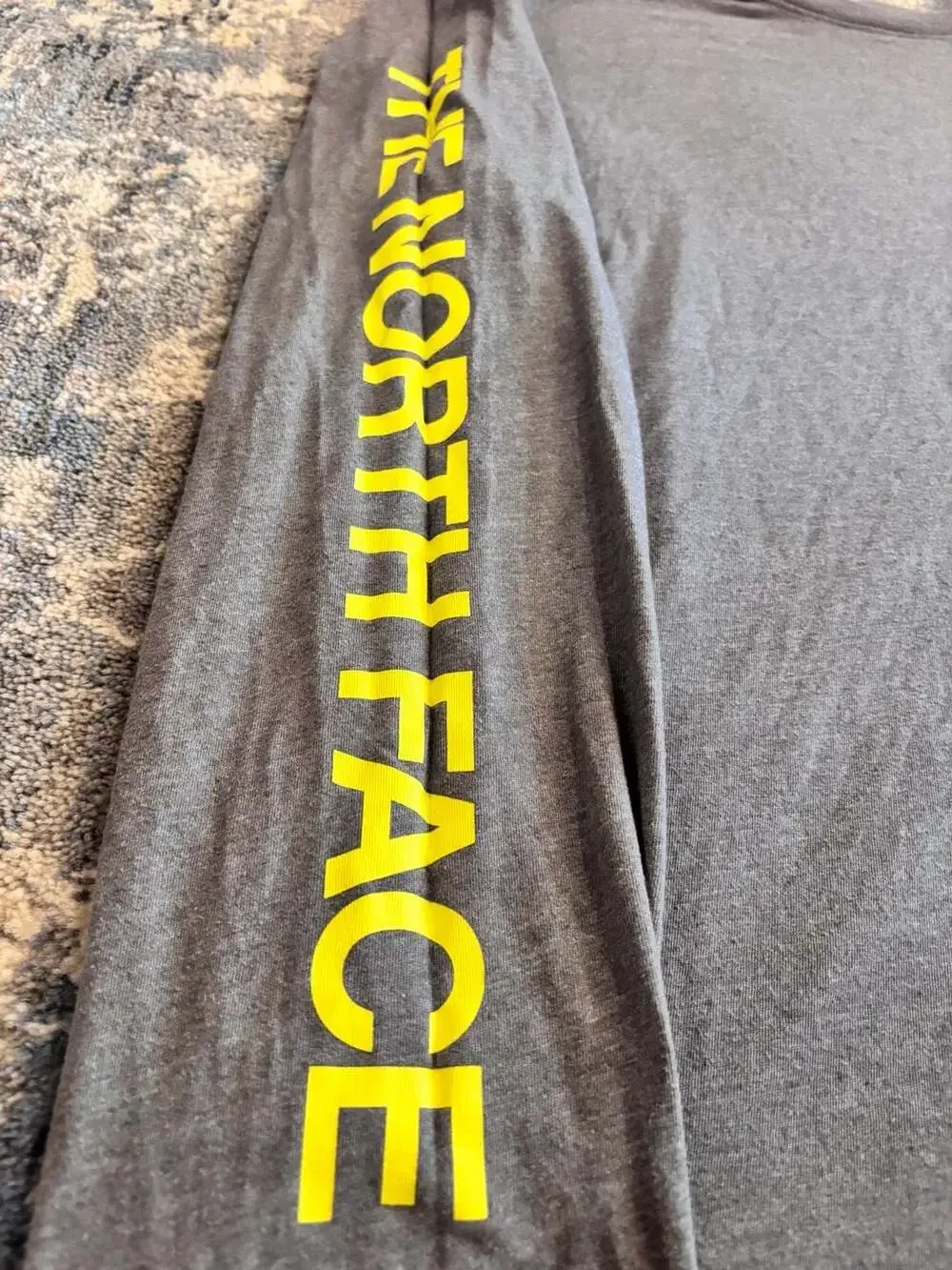 The North Face Men's Hit Graphic Long-Sleeve T-Shirt Grey Size L